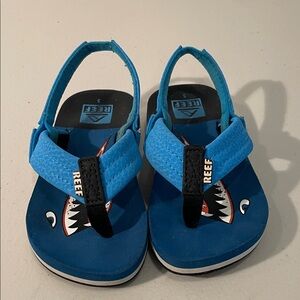 Reef Toddler Shark Flip Flop Sandals, Size 5